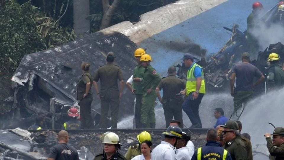 «Βυθίστηκε» στο πένθος η Κούβα – Δεκάδες νεκροί και 3 επιζώντες που «χαροπαλεύουν» από την συντριβή αεροπλάνου στην Αβάνα